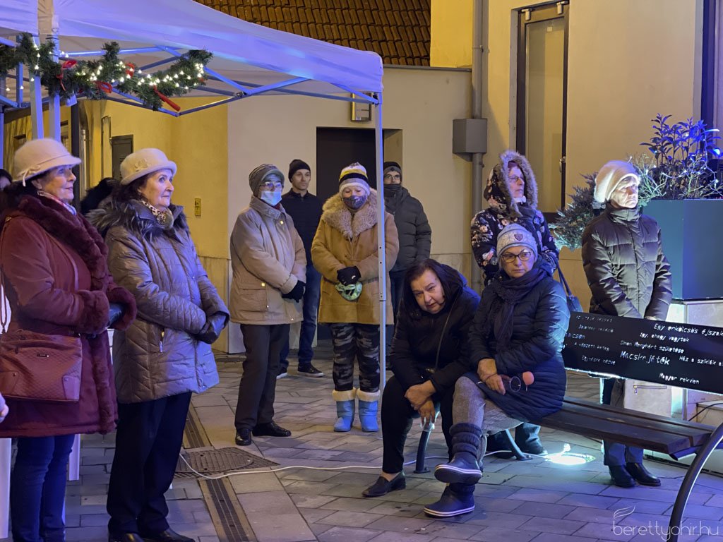 Fellobbant a szeretet lángja 45